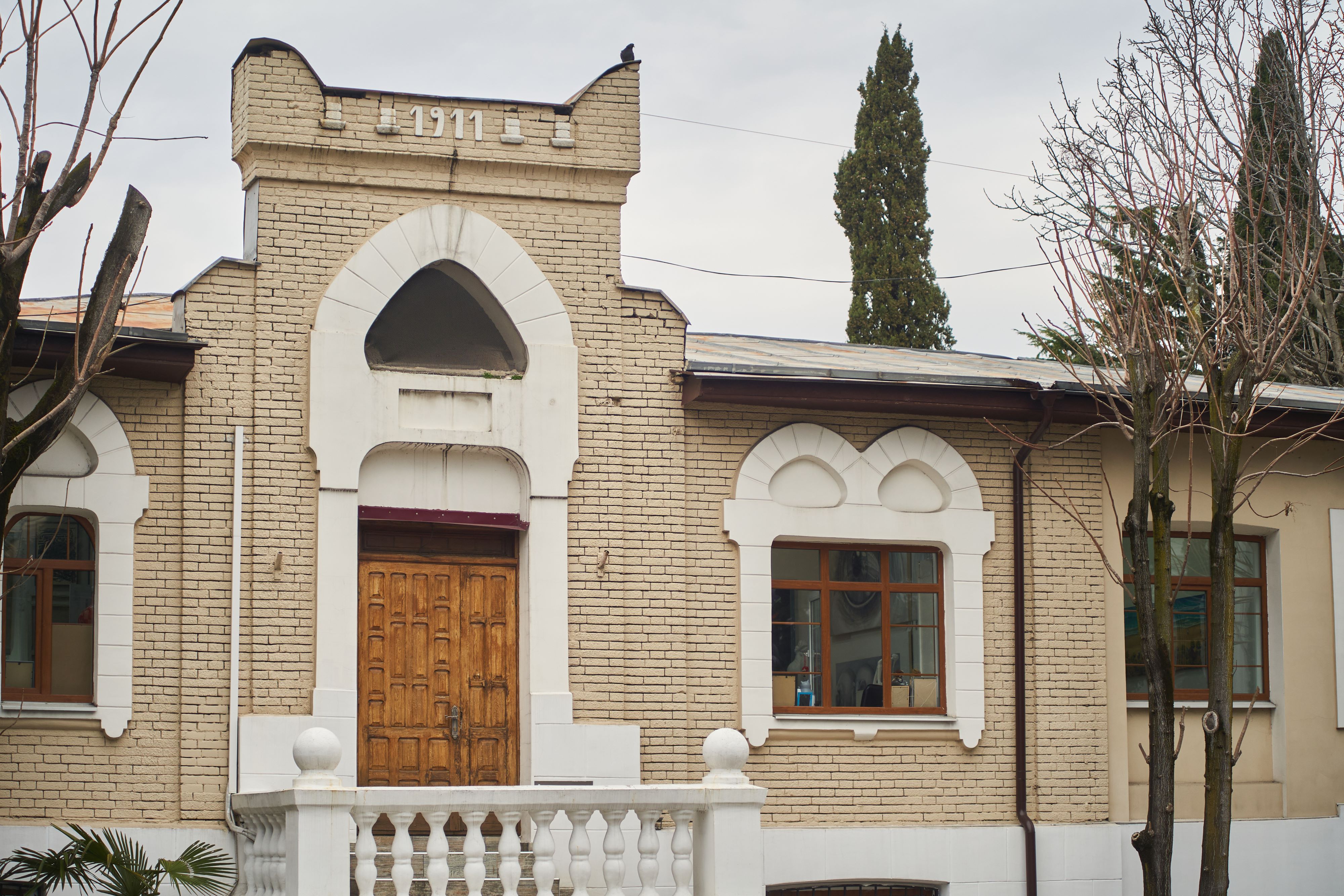 Дом Политиди. Адрес — Краснодарский край., г. Сочи, ул. Москвина, 7. Фото,  режим работы, афиша и события. Официальный сайт — Visit Sochi